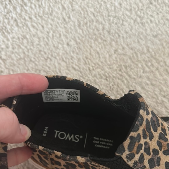 Toms Leopard Pattern Slip-Ons - Picture 2 of 4